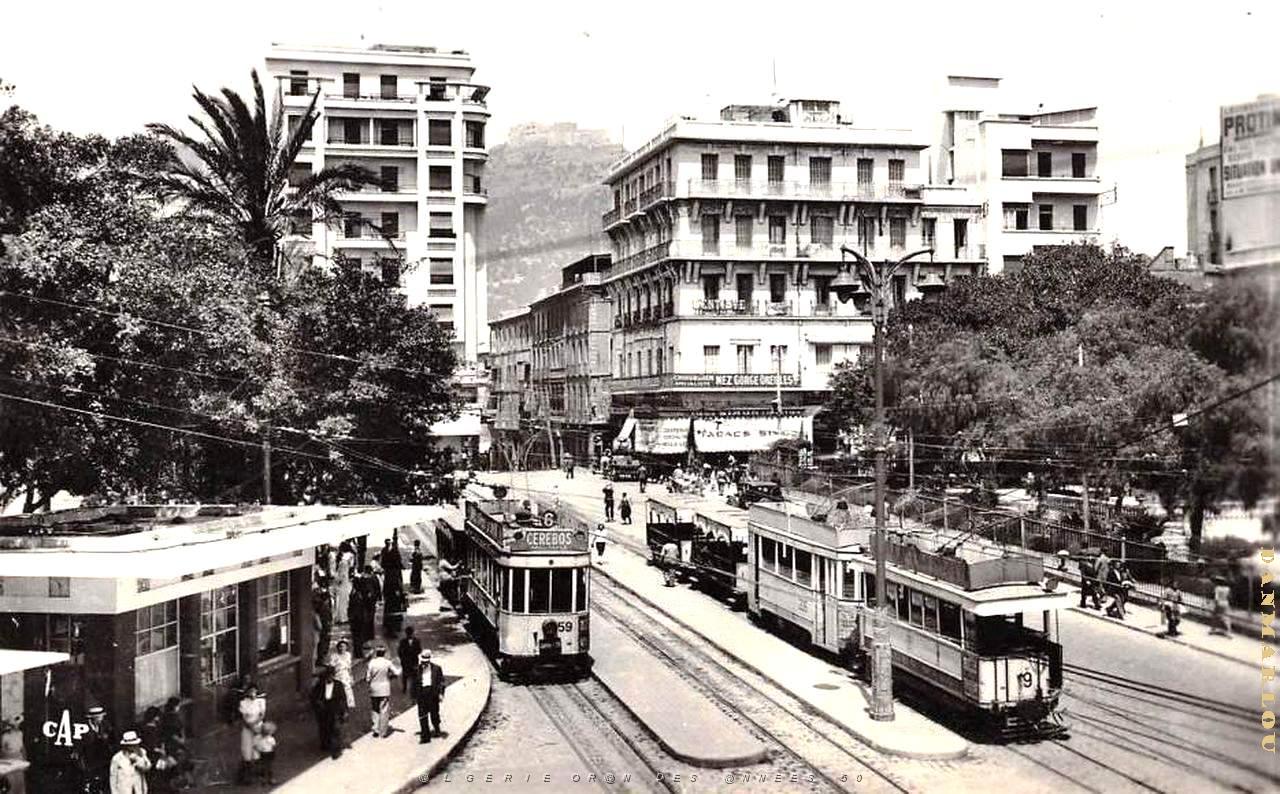 PA c- 051- Place d'Armes- trams et autobus.jpg